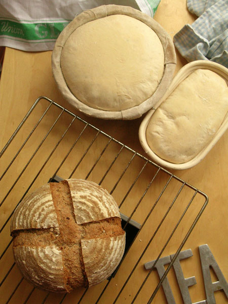 Tres panes y cestos de fermentaciÃ³n