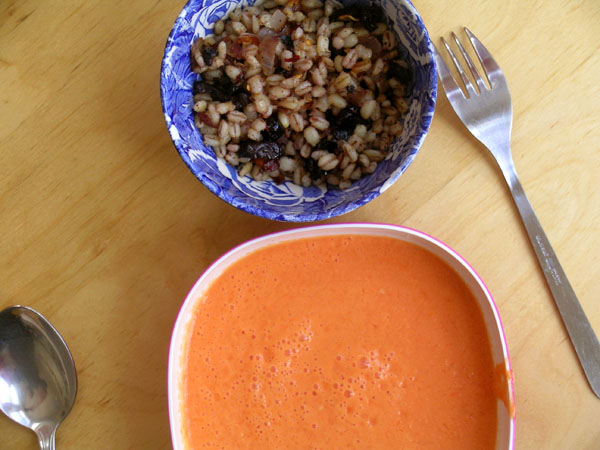 Sopa frÃ­a de tomate y comino con cebada salteada